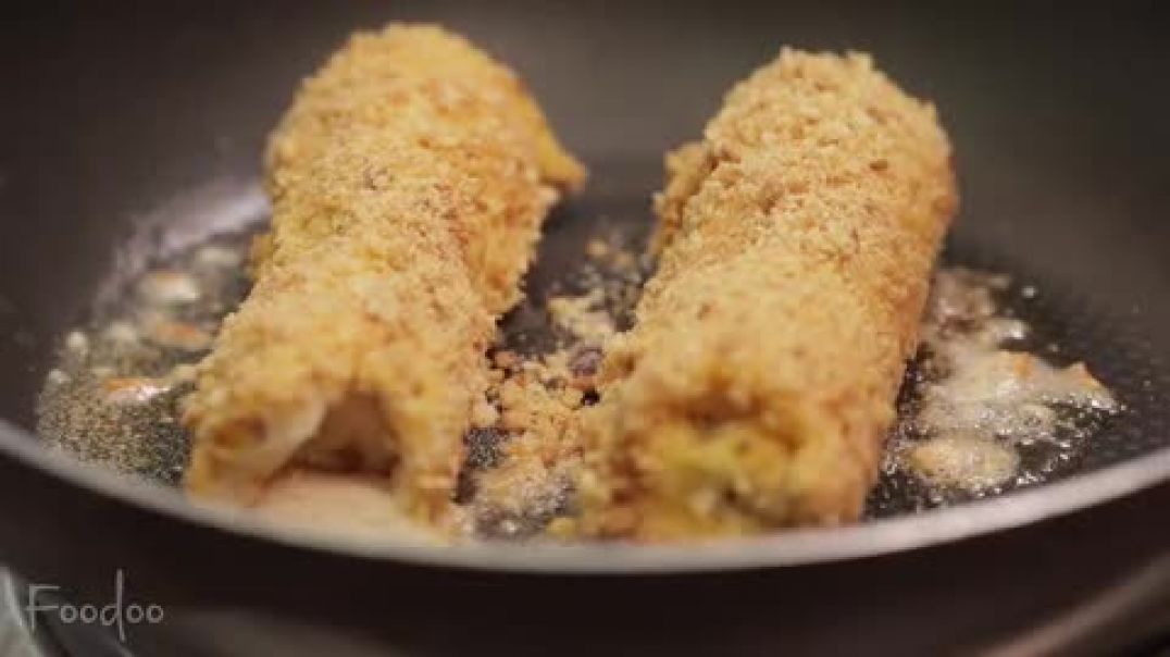 ⁣Banana Peanut Roll | لفائف الموز بالفول السوداني